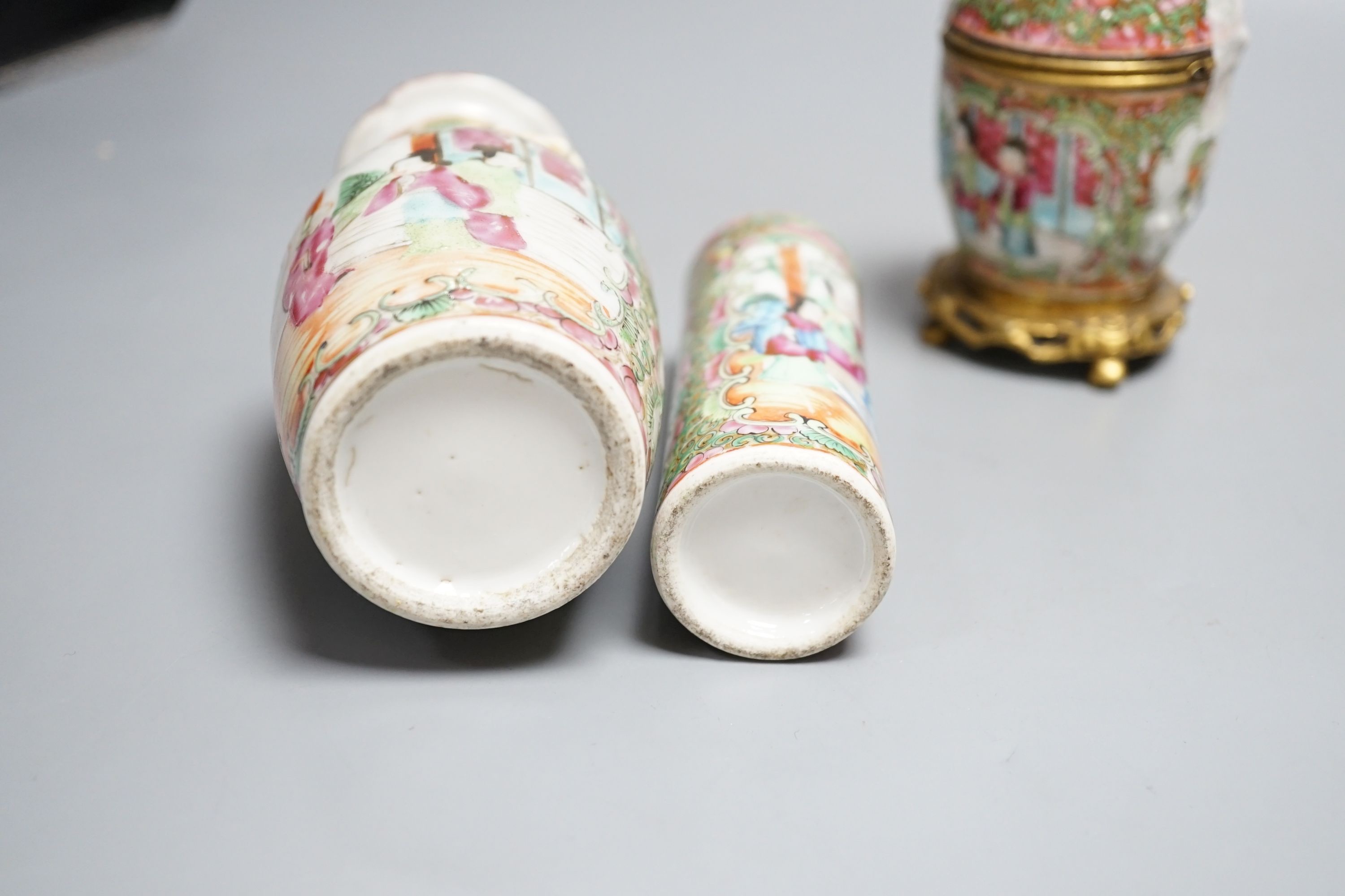 A group of three Chinese famille rose vessels, 19th century - tallest 15cm